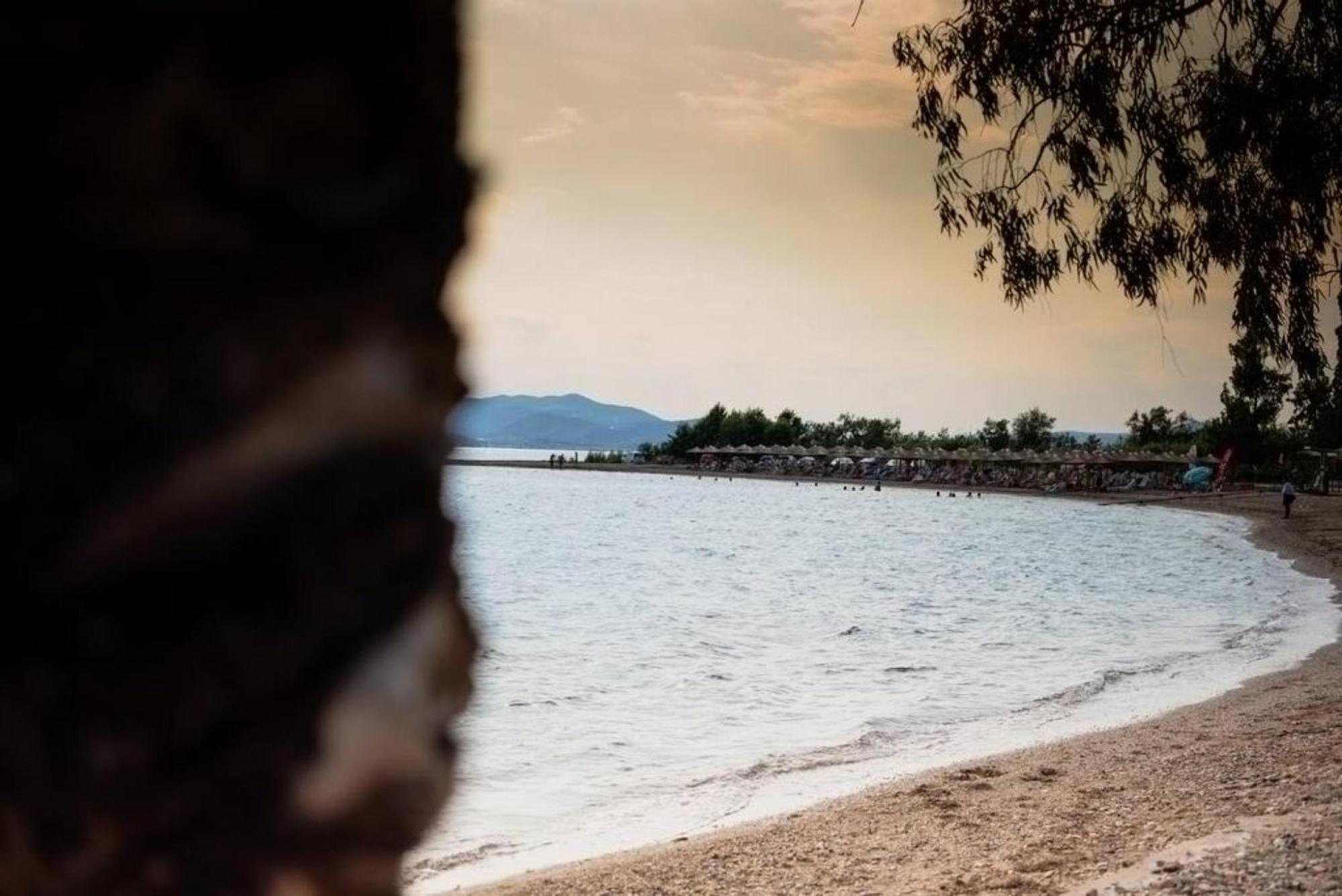 فيلا Karnagio Seafront In Agria Káto Lekhónia المظهر الخارجي الصورة