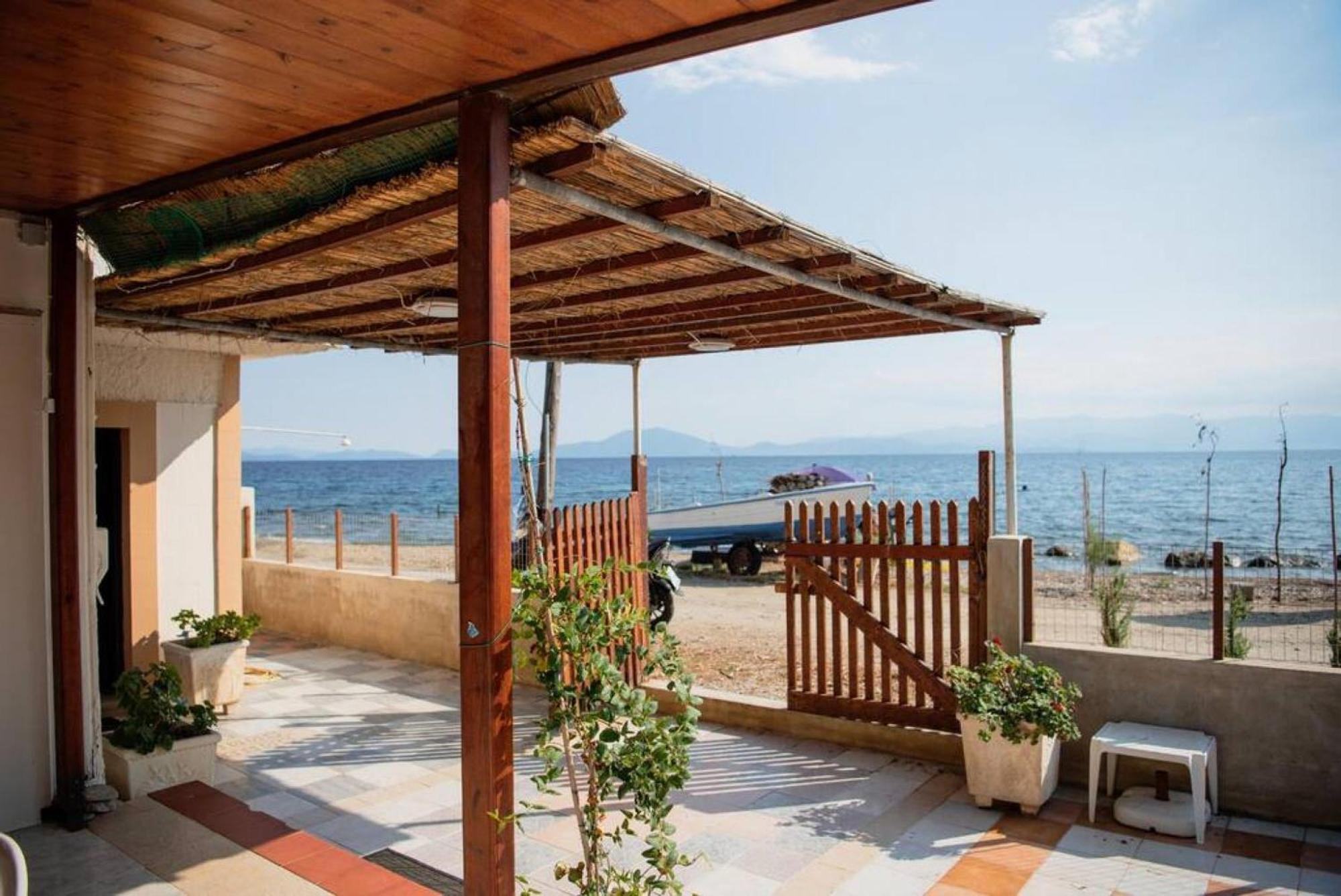 فيلا Karnagio Seafront In Agria Káto Lekhónia المظهر الخارجي الصورة